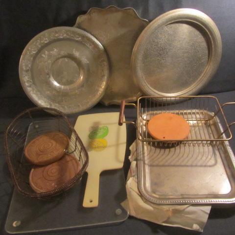 lot 323 image: Bread Basket Warmers, Trays, Cutting Board