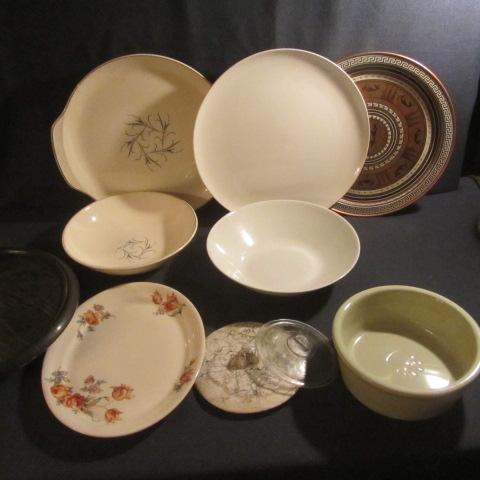 lot 331 image: Sandwich Trays, Bowls, Turntable