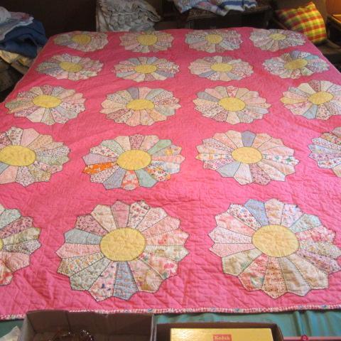 lot 34 image: Antique Quilt