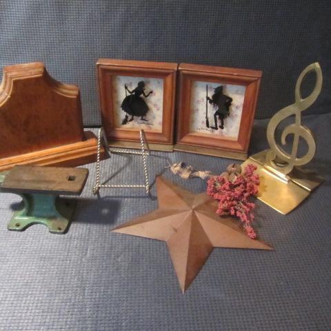 lot 48 image: Salesman Sample Vise, Book Ends