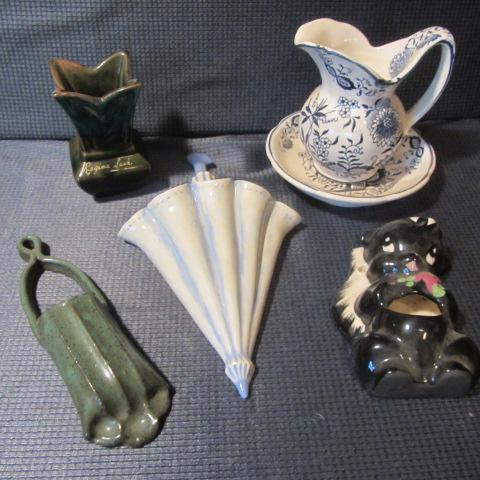 lot 51 image: Fancy Wall Pockets