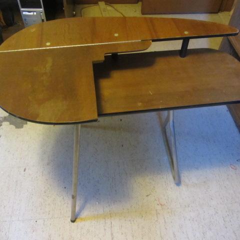 lot 98 image: Folding Sewing Table