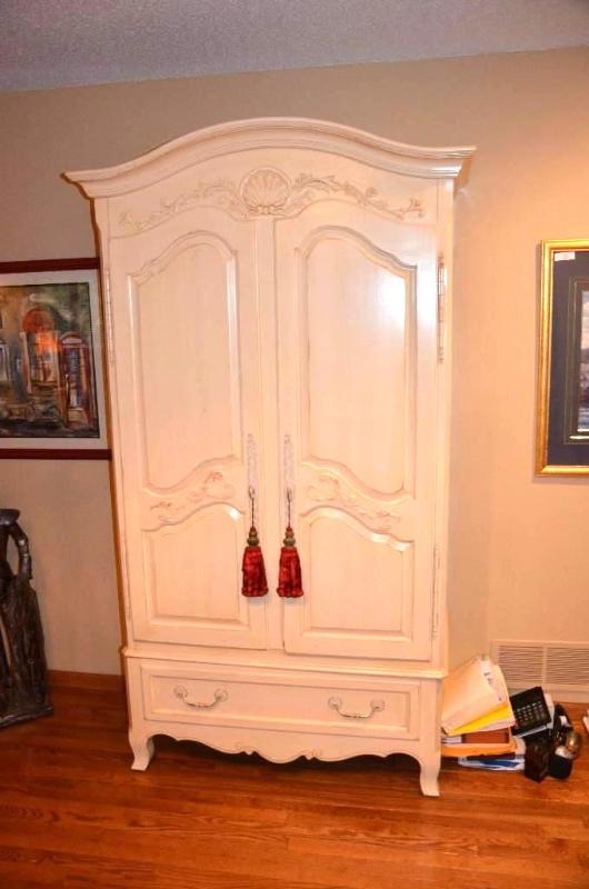 lot 1 image: Beautiful Armoire&nbspAprox&nbsp42x82x22 On...