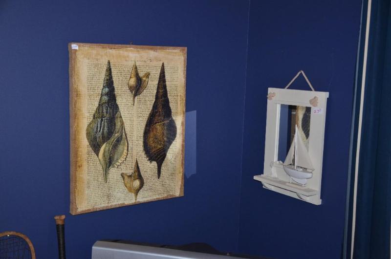lot 27 image: Framed mirror 20x15" and burlap backed p...