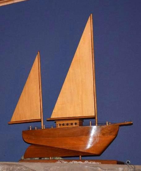 lot 32 image: Wooden model boat 17" tall...