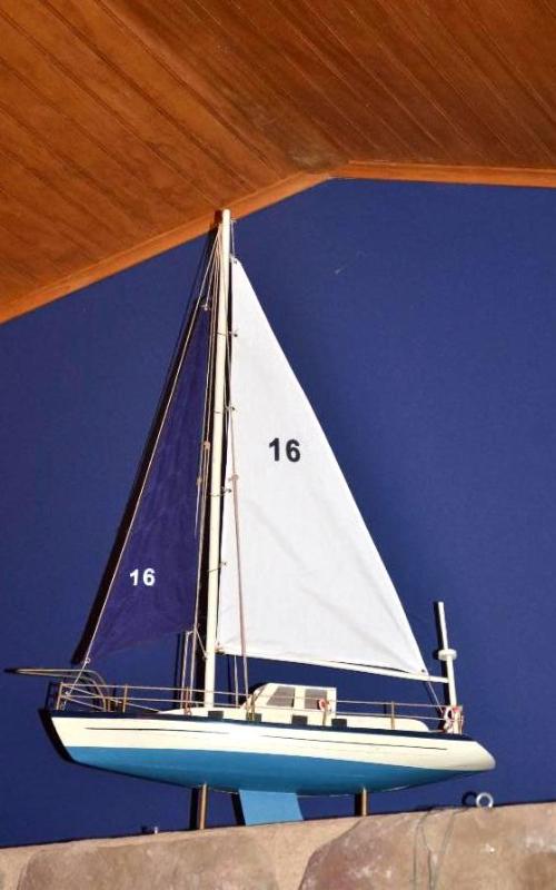 lot 33 image: model boat 17" tall...
