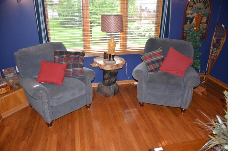 lot 48 image: Matching recliners.  Pillows included....