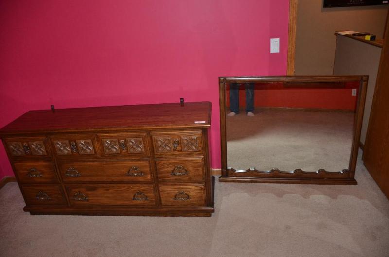 lot 67 image: Dresser with matching mirror. Dresser is 20x3...