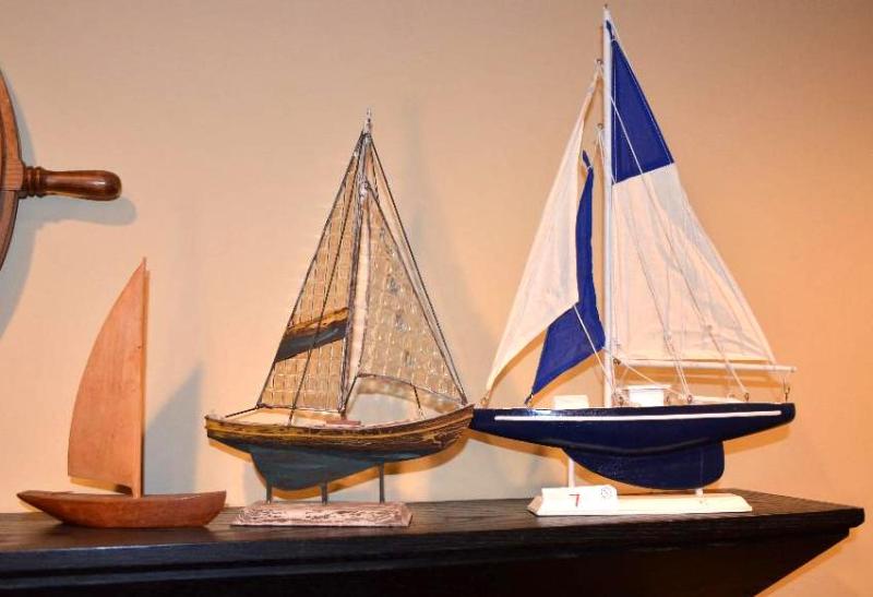 lot 7 image: 3 Sail Ships- one has a blue & white mast...