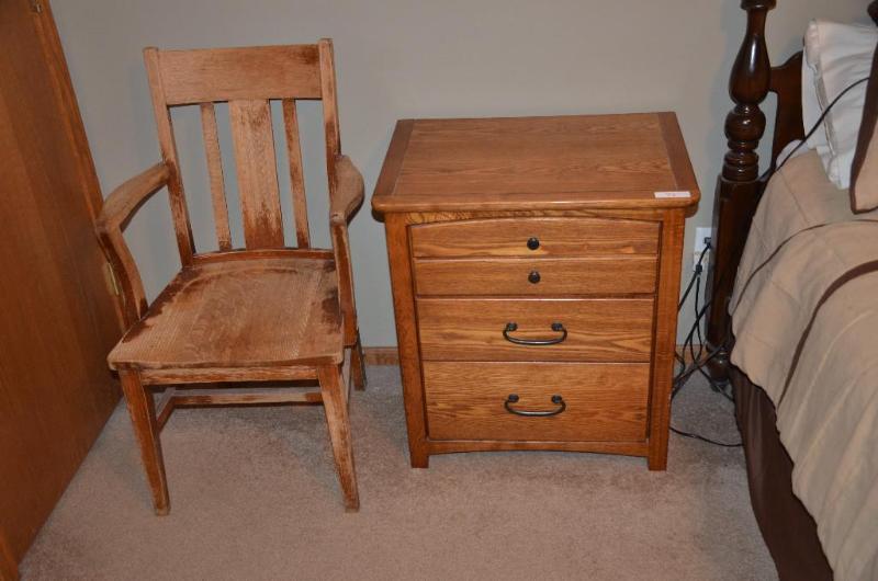 lot 70 image: Wood chair & night stand 26x18x29"....