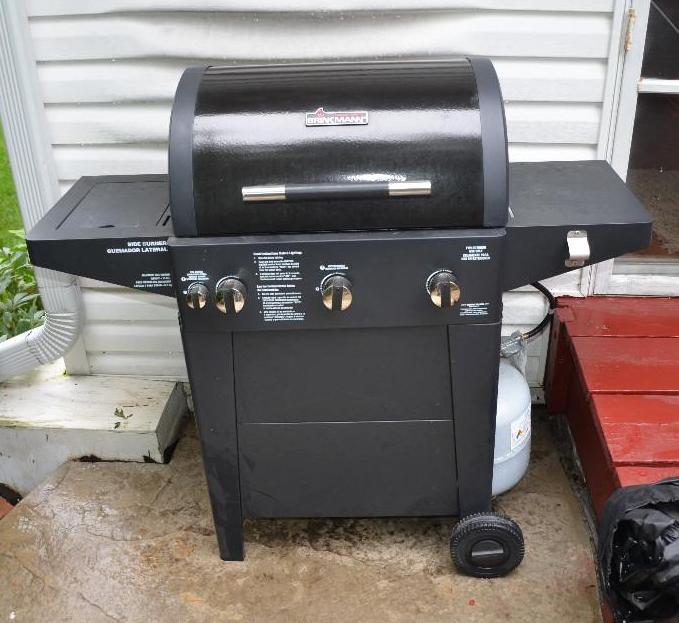lot 71 image: Brinkmann outdoor grill....