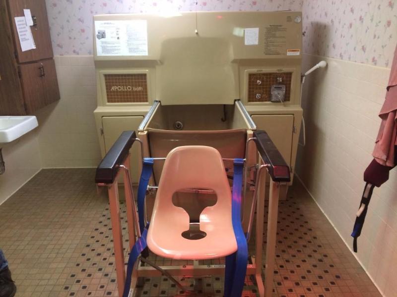 Apollo Whirlpool Bath Tub