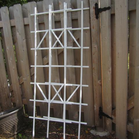 Poly Trellis