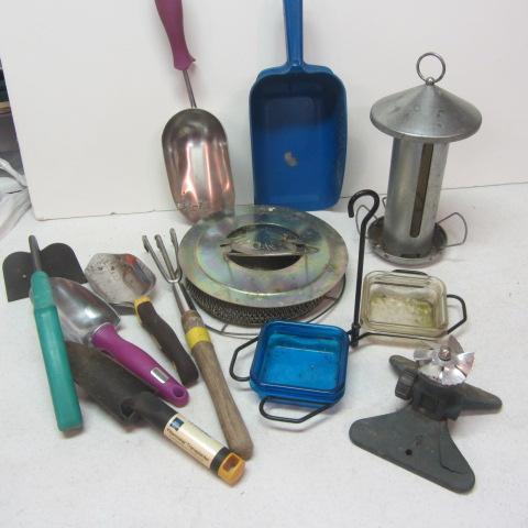 Bird Feeders, Scoops