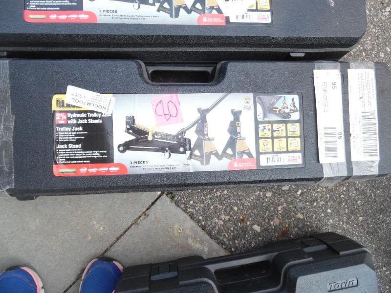 Trolley jack with jack stands