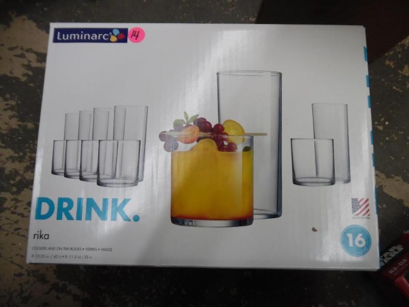 lot 14 image: Drink Glasses