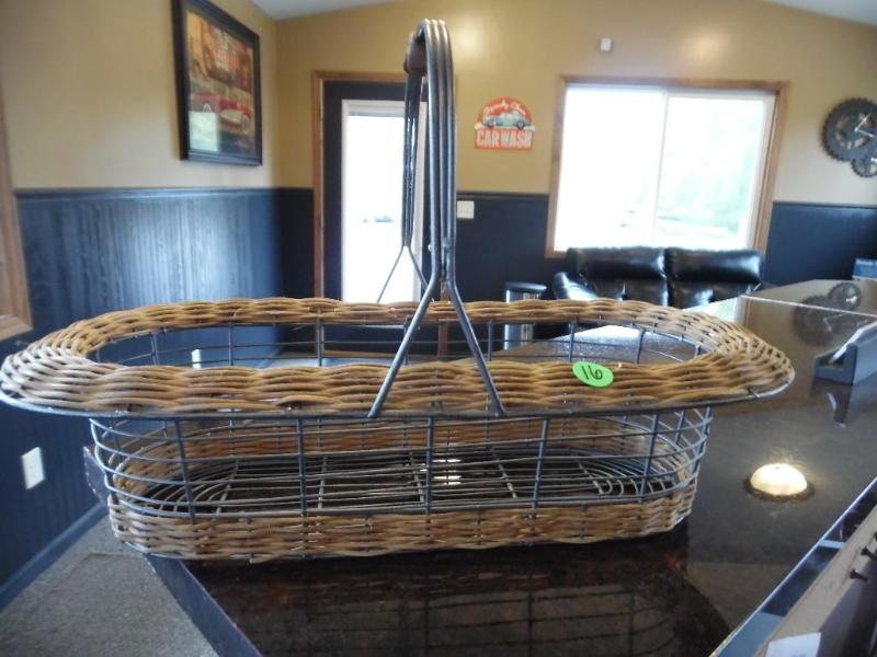 lot 16 image: Basket