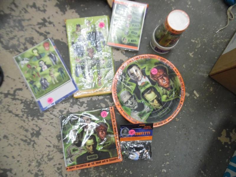 lot 28 image: Halloween Party Kit