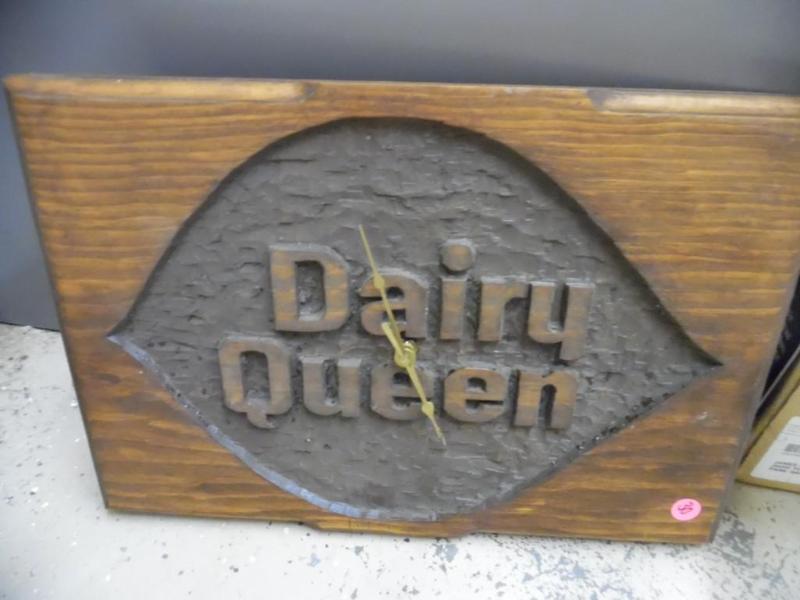 lot 30 image: Dairy Queen Clock