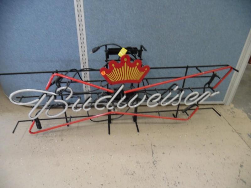 lot 8 image: Classic Budweiser Neon Sign