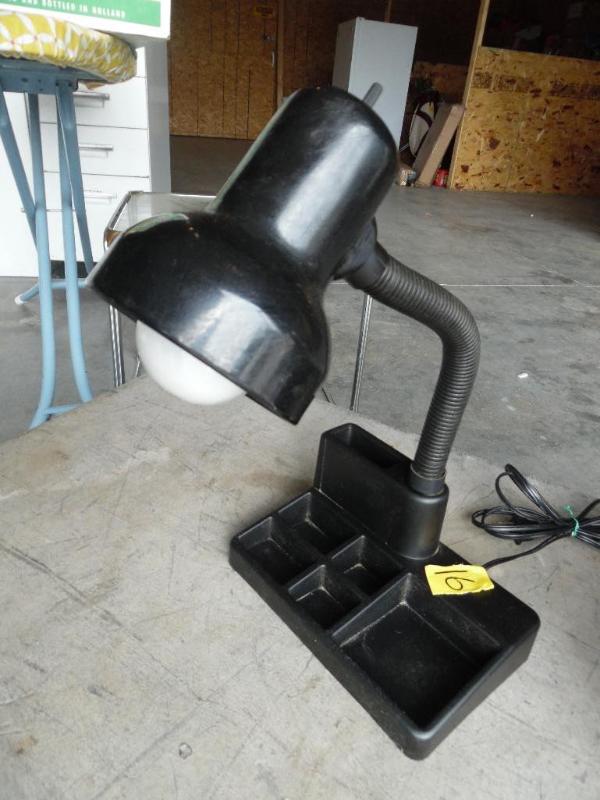 Desk lamp