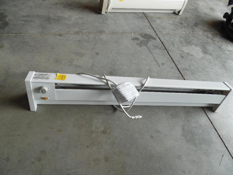 Electric baseboard heater