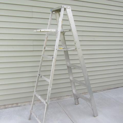 Aluminum Step Ladder