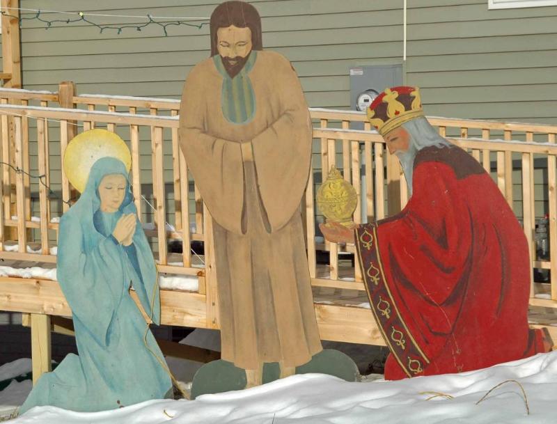 Nativity Figures, Moravian Star