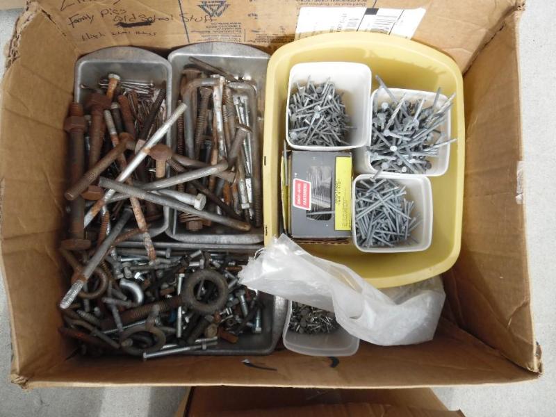 lot 15 image: Misc hardware