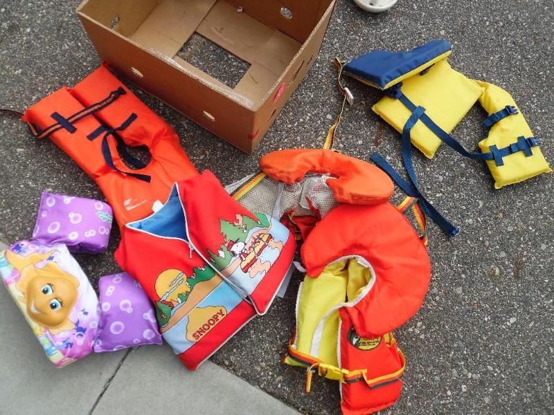 lot 16 image: Childrens life vests