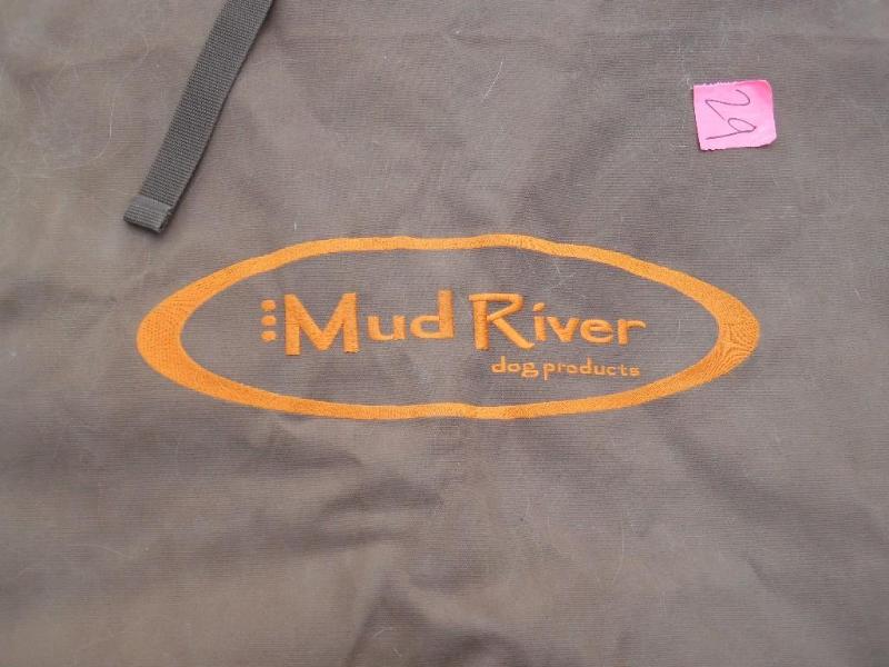 lot 29 image: Pet car seat protector