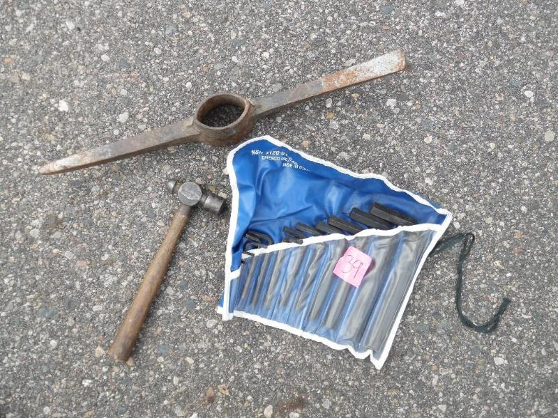 lot 39 image: Tools
