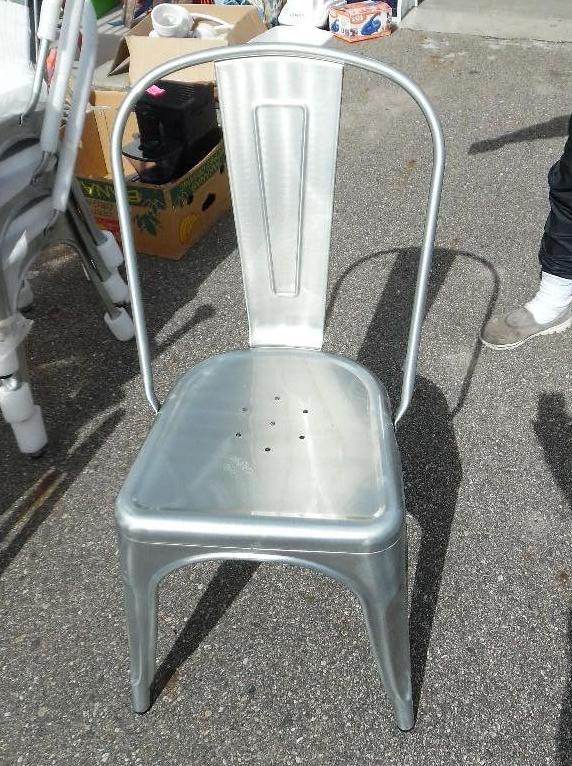 lot 4 image: NEW metal dining chairs