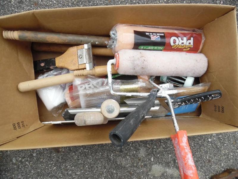 lot 46 image: Painting supplies