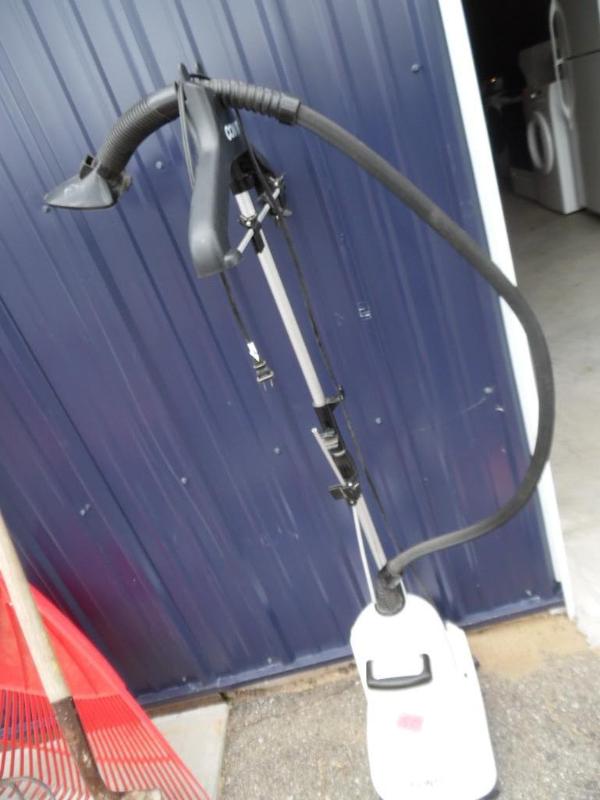 lot 50 image: Clothes steamer
