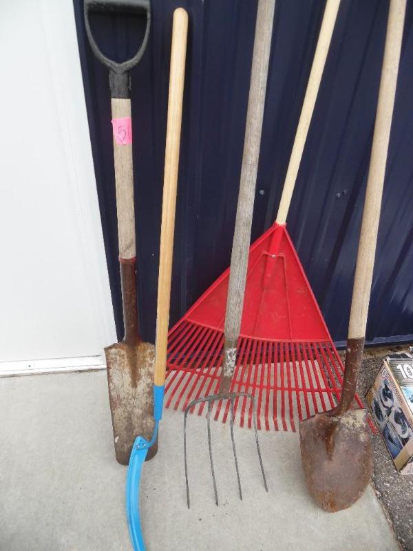 lot 51 image: Yard and garden tools