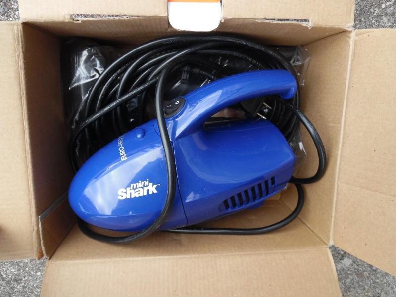 lot 54 image: Mini Shark vacuum