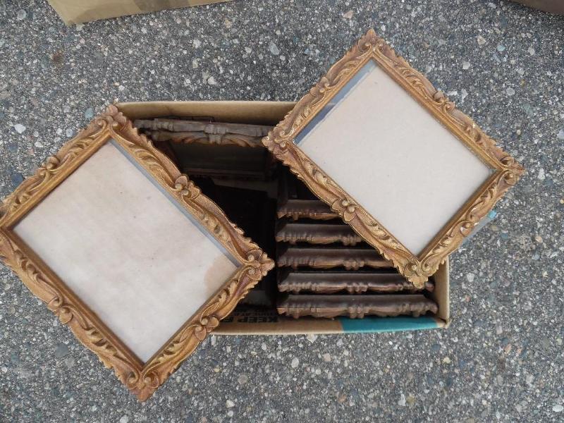 lot 8 image: Photo frames