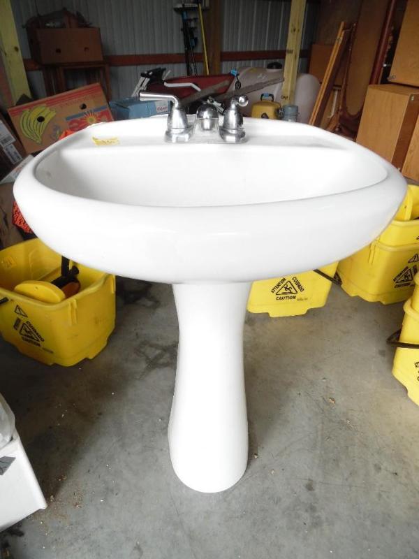 Pedestal sink