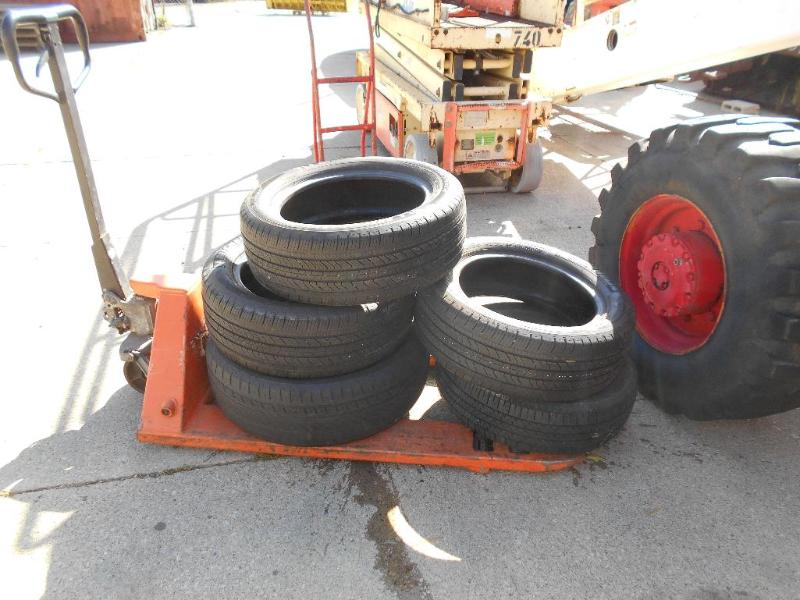 lot 17 image: 5 Tires.