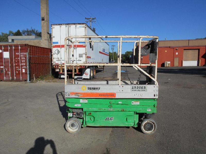 lot 3 image: JLG 1930ES Scissorlift, Manlift Aerial. Runs and Works.