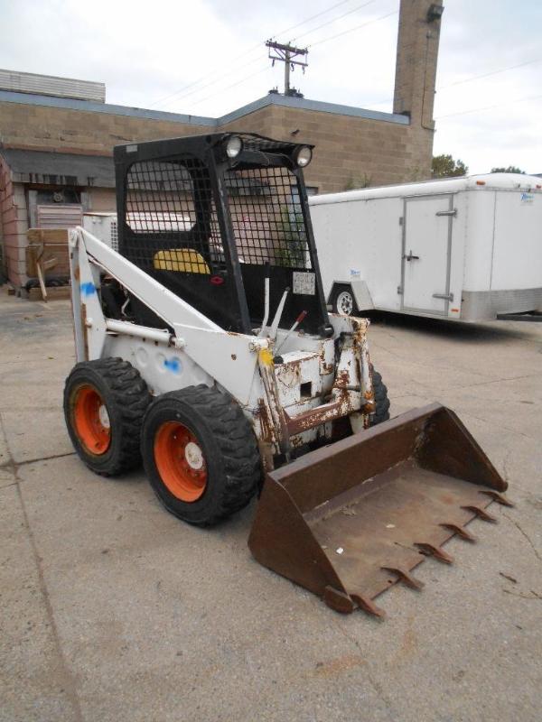 lot 1 image: Bobcat 722 Skidsteer with Bucket. 269 Hours NO RESERVE Great Winter Project