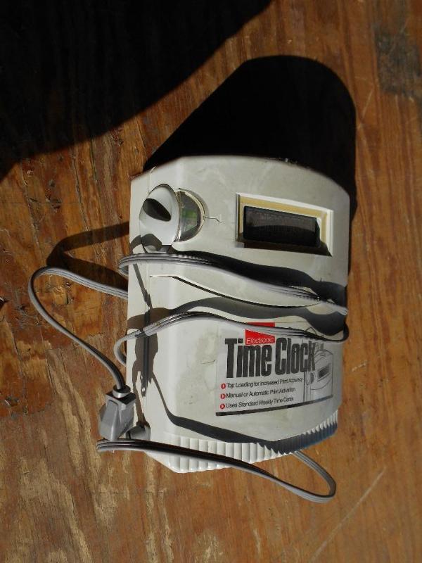 lot 18 image: Royal TC100 Time Clock