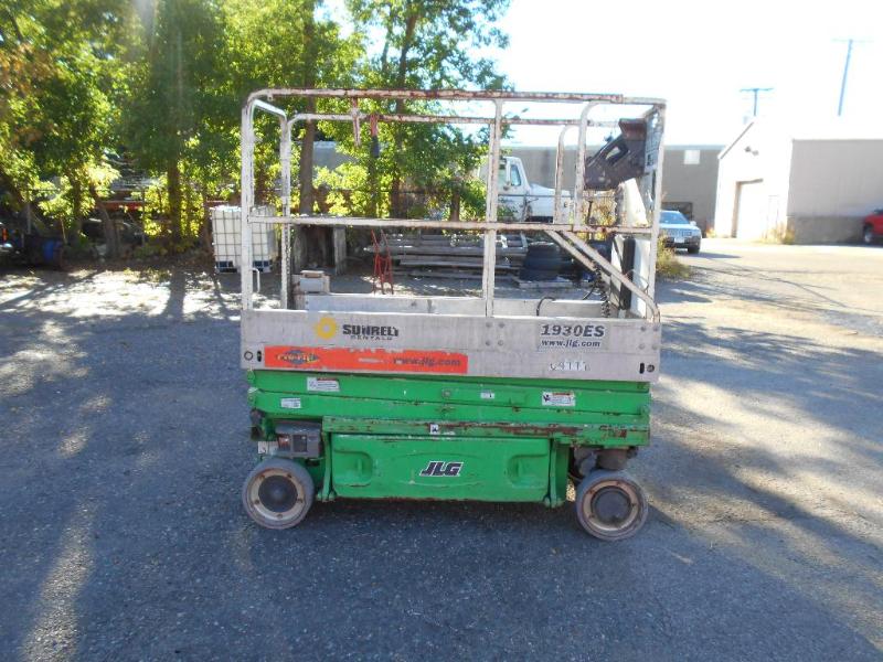 lot 2 image: JLG 1930 ES Electric Scissorlift. Runs, Drives and Lifts.