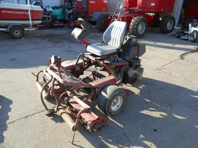 lot 8 image: Toro Greensmaster 3100. Reel Mower.