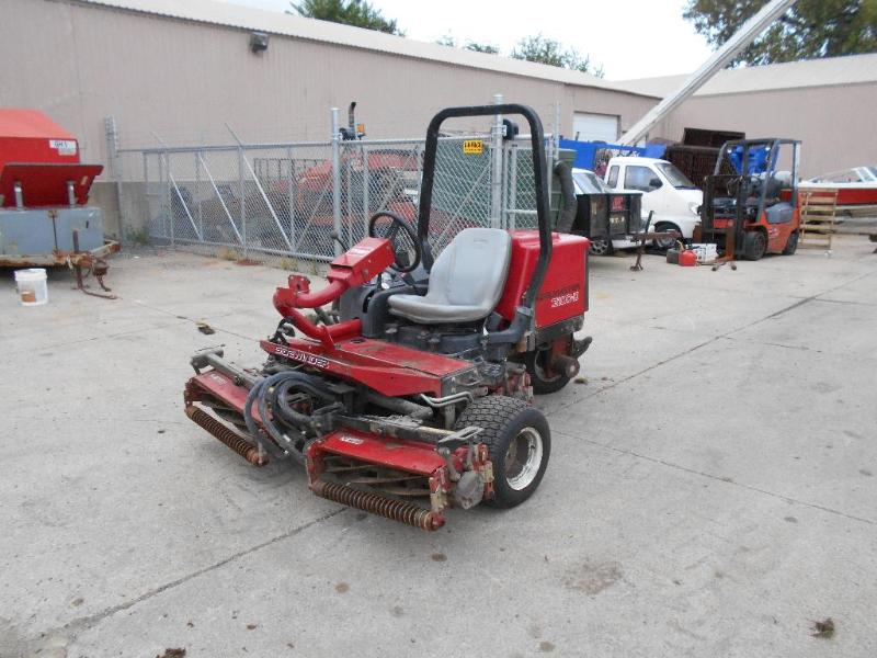 Toro 3100-D Sidewinder Commercial Reel Mower. Runs and Cuts.