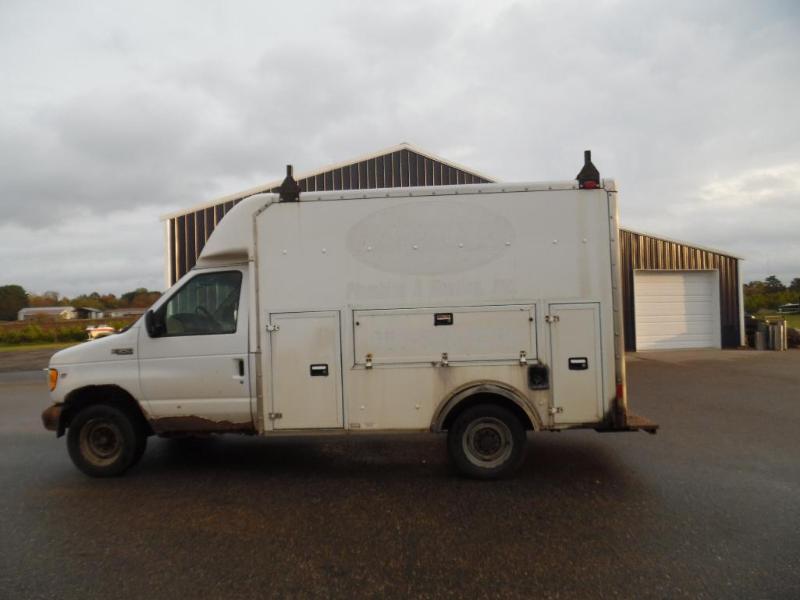2002 Ford E350 Commercial Van