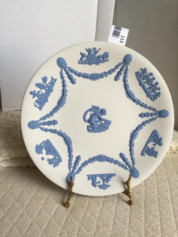lot 111 image: Wedgwood jasperware classical cherubs 9"...