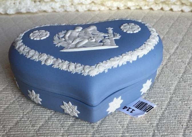 lot 114 image: Wedgwood light blue Jasperware lidded heart s...