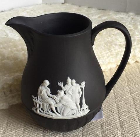lot 115 image: Wedgwood Vintage black creamer with white fig...